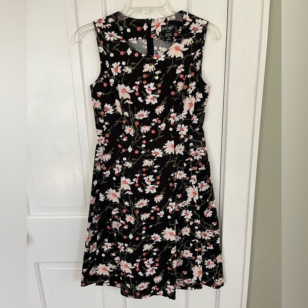 Lord & Taylor Black & White Floral Daisy Fit and Flare Dress Cotton Size 2P
